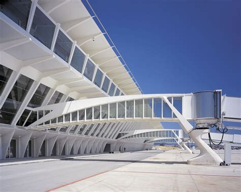 Aeropuerto de Bilbao (BIO) | Bilbao, Airport design, Airport