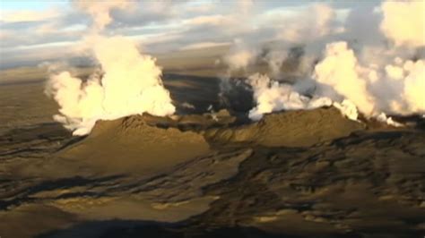 Stunning Video Shows Bird's-Eye View of Iceland Volcanic Eruption - ABC ...