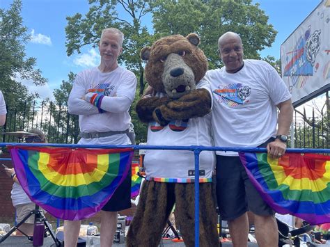 Staley Da Bear 🐻 on Twitter: "It’s go time!🐻⬇️🏳️‍🌈 #PrideParade ...