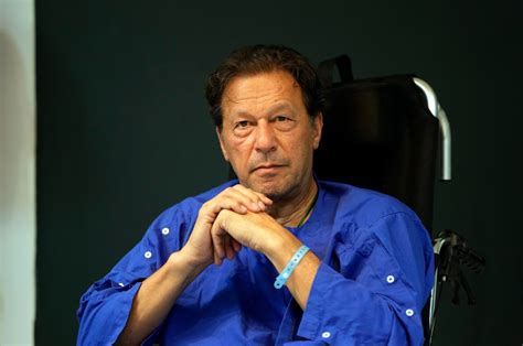 Pakistan lifts ban on Imran Khan speeches as police criticised over ...