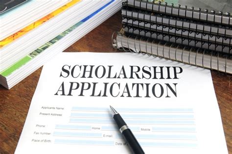 31 Top Scholarships for High School Sophomores and Freshmen