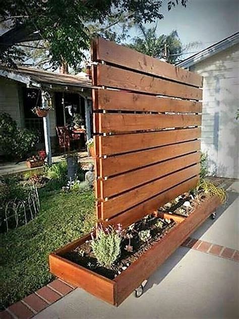 wood pallet privacy planter | Backyard privacy, Privacy fence designs ...