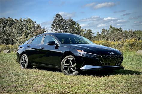 2021 Hyundai Elantra Hybrid Review: Efficient and Stylish | Digital Trends