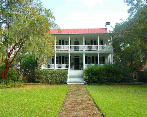 Take a Walk Through the Beaufort Historic District - South Carolina ...