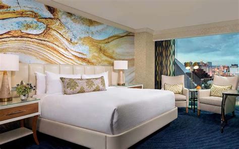 Mandalay Bay Rooms & Suites | Photos & Info | Las Vegas Hotels