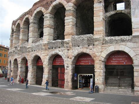 File:Arena, Verona.JPG - Wikitravel Shared