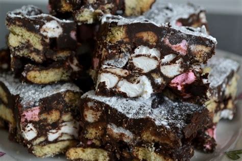 NO-BAKE ROCKY ROAD SQUARES!! - Sweet & Savory Recipes