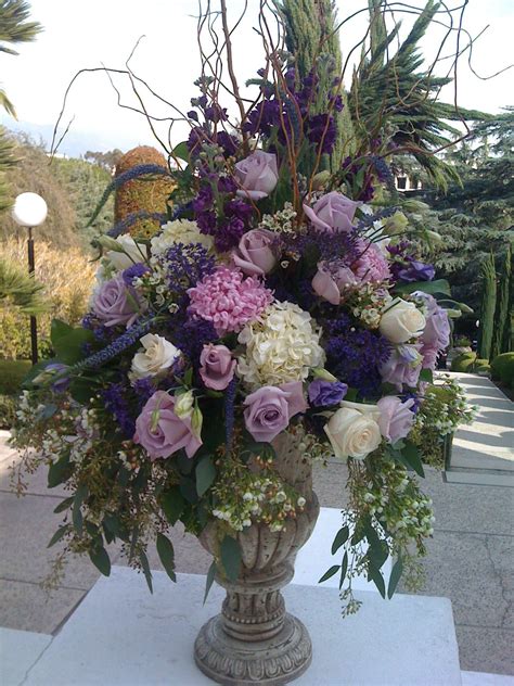 Types Of Flower Arrangements For Weddings - At the venue of wedding ...