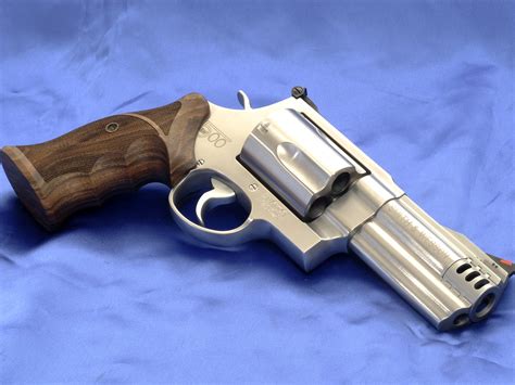 Smith & Wesson Revolver Wallpaper and Background Image | 1600x1200 | ID ...