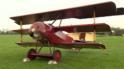 Red Baron's World War One plane Fokker Dr1 Triplane replicated - BBC News