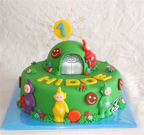 Pin by Linda Robin on Beautiful Children cakes | 1st birthday cakes ...