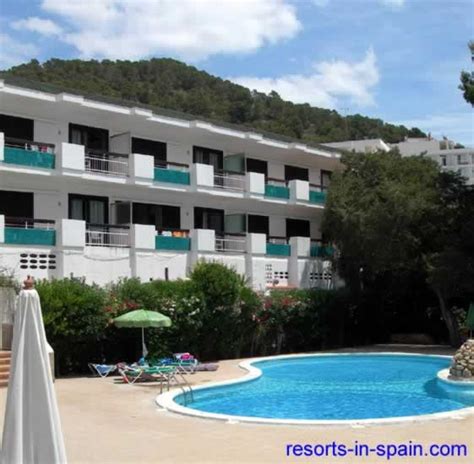 Cala Llonga Hotels Map & Cala Llonga Apartments Map, description ...