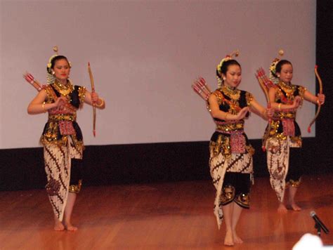 Aisha Kirana: Indonesian dance