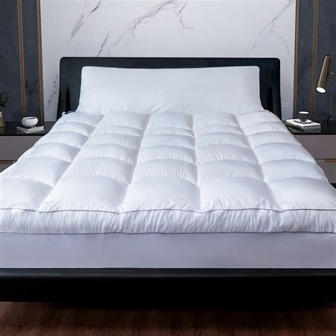 Marine Moon White Mattress Topper with Bedspread, King Size, Breathable ...