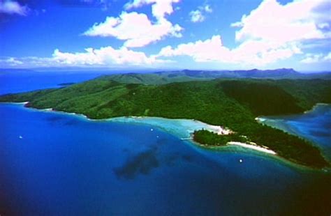 hook-island-aerial-view- Whitsunday Escape™