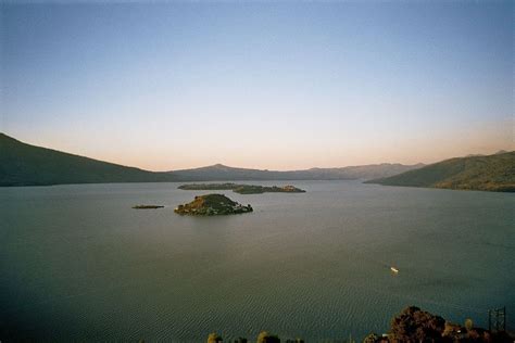 Lake Pátzcuaro - Wikipedia | Lake, Patzcuaro, Outdoor