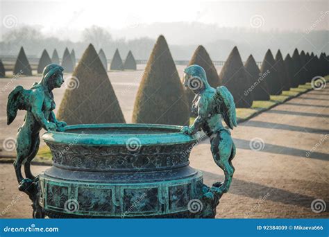 Statues Against The Backdrop To The Garden Of The Palace Of Versailles ...