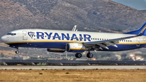 Ryanair Boeing 737-800 Landing & Takeoff at Athens Airport | Close ...