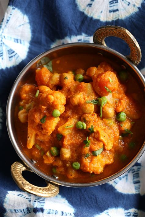 Coconut Korma Sauce with Cauliflower, Potato, Chickpeas. Veggie Kurma ...