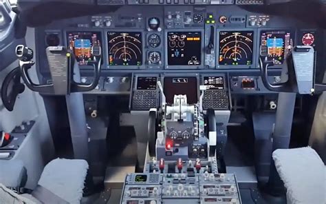 Inside the cockpit of Southwest Airlines Boeing 737-800