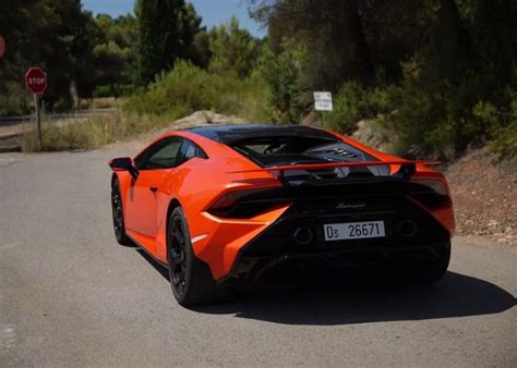 The New 2023 Lamborghini Huracan Car Review, Price, Specs!