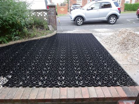 How to Lay Plastic Grids for Gravel Driveways | Gravel driveway ...