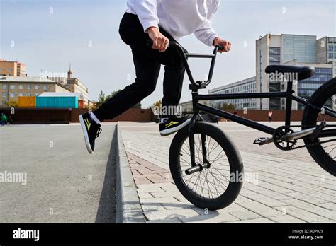 BMX Bike Stunt Stock Photo - Alamy