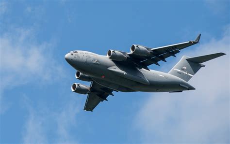 Gigantic C-17 Globemaster BLOCKS The Entire Airport Near India-China ...