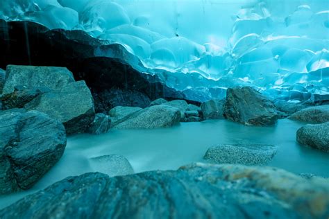 Mendenhall Ice Caves in Juneau, AK [OC] [6016x4016] : EarthPorn