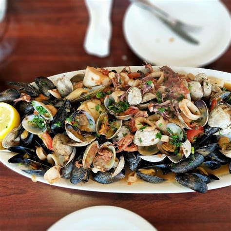 Chicago’s Top Seafood Restaurants | Seafood restaurant, Best seafood ...