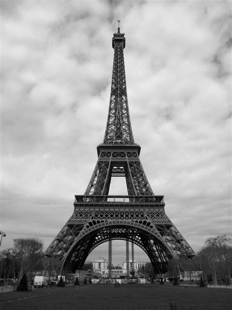 Eiffel Tower -- Black and White | Eiffel tower, Eiffel tower ...