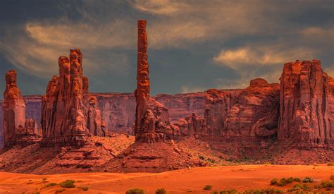 Expose Nature: The bright red rock formations of Monument Valley [1600× ...