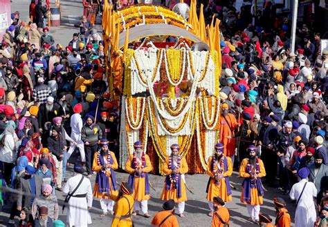 Impressive ‘Nagar Kirtan’ being taken out on the eve of Gurpurab in ...