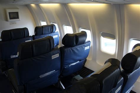 Proper business class seats on the TAROM Boeing 737 | MorePremium.com