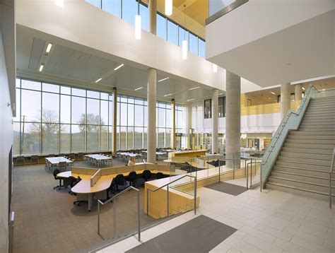 Academic Building, Lakehead University - Moriyama & Teshima Architects