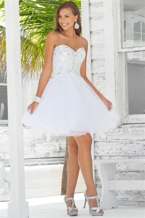 20 Beautiful White Prom Dresses - MagMent