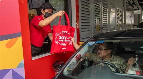 Jollibee Singapore Opens Drive-Thru Store - Retail & Leisure International