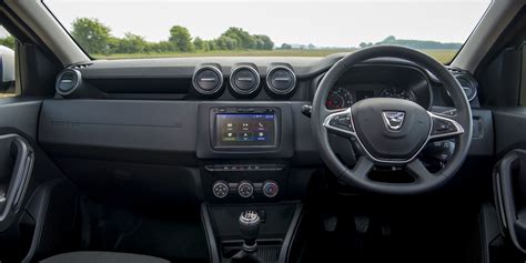 Dacia Duster Interior & Infotainment | carwow