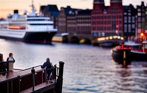 Where Does Viking River Cruise Dock In Amsterdam - voyagerinfo.com