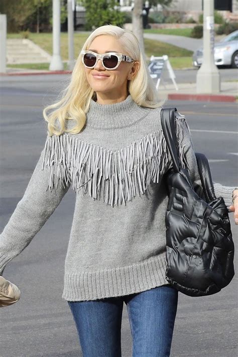 Gwen Stefani Casual Style - Out in Los Angeles 12/10/2017 • CelebMafia