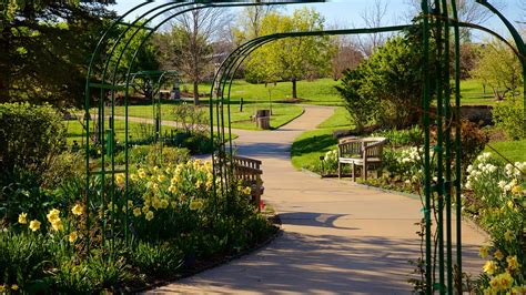 Overland Park Arboretum and Botanical Gardens in Overland Park, Kansas ...