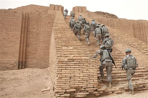 File:US Soldiers climbing the Ziggurat of Ur.jpg - Wikipedia, the free ...