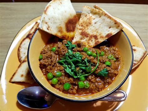 curry-indian-beef-curry-with-peas-and-buttery-naan