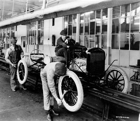 1924 - Henry Ford Assembly Line - Model T (Photo by Ford) | Model t ...