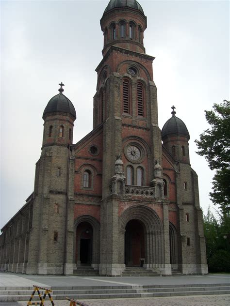 File:Jeondong catholic church, Jeonju.JPG