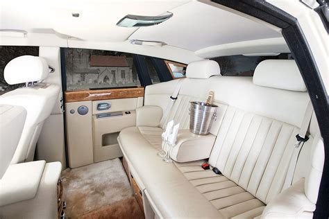 RR Phantom - Pearl White Seating | Rolls royce phantom, Rolls royce ...