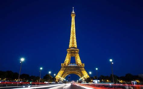 Taking Photos of the Eiffel Tower at Night Is Actually Illegal | Reader ...