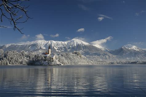 lake-bled-snow - TRAVELSLOVENIA.ORG – All You Need To Know To Visit ...