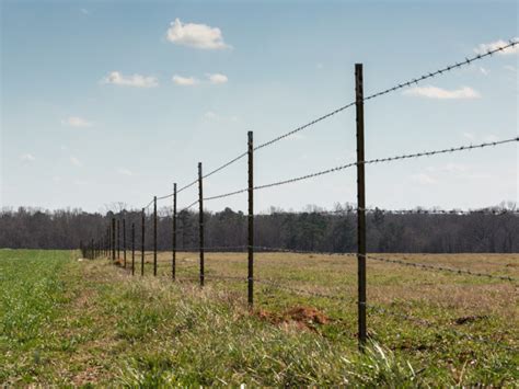 Barbed Wire - Cattle Fencing Texas - Farm and Ranch Fencing Company