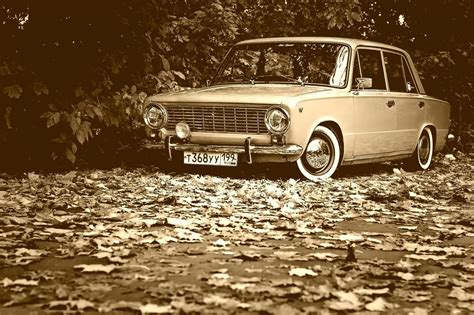 Black and white wallpaper - Old vintage car